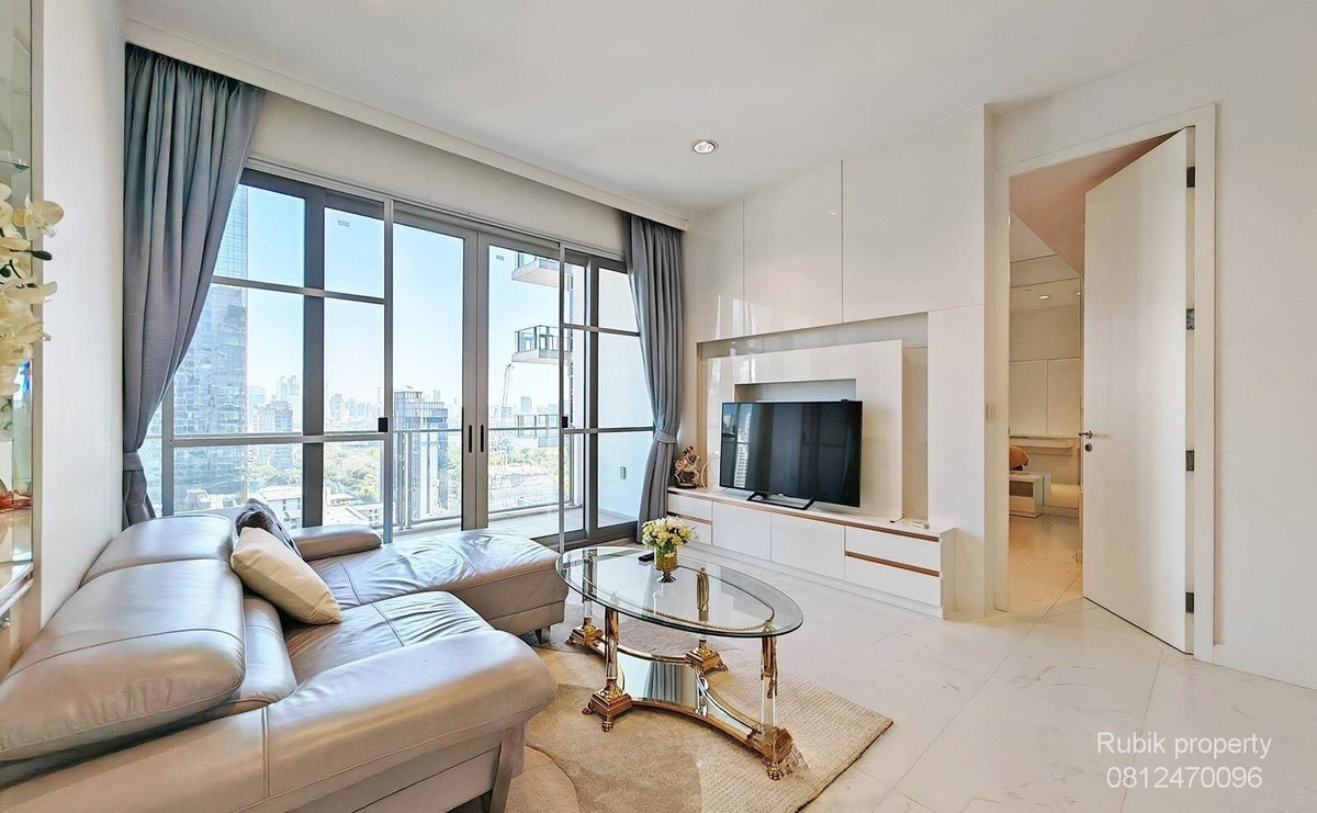 For RentCondoWitthayu, Chidlom, Langsuan, Ploenchit : ✨ **Luxury condo for rent 185 Rajadamri (Lang Suan - Ratchadamri)** RB1843 Prime location next to Lumpini Park in the heart of Bangkoks CBD 🌿🏙