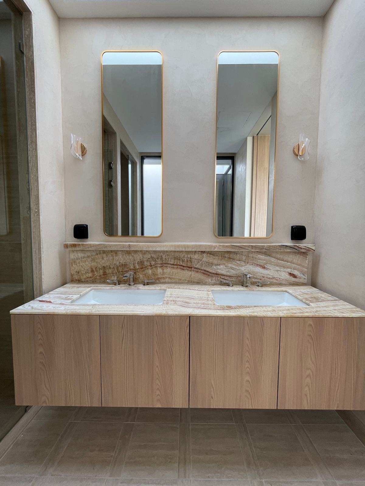 ขายบ้านเลียบทางด่วนรามอินทรา : 🔥 EXCLUSIVE PROMOTION 🔥โอกาสสุดท้ายในการครอบครองในราคาพิเศษที่สุด [ขาย] 💎 Ultra Luxury Show Unit | ELIVA Ekkamai - Eastville 💎 บ้านเดี่ยวหรู 3 ชั้น ดีไซน์ Mid-Century Modern — ความเป็นส่วนตัวสูงสุดเพียง 4 ยูนิตในโครงการ!