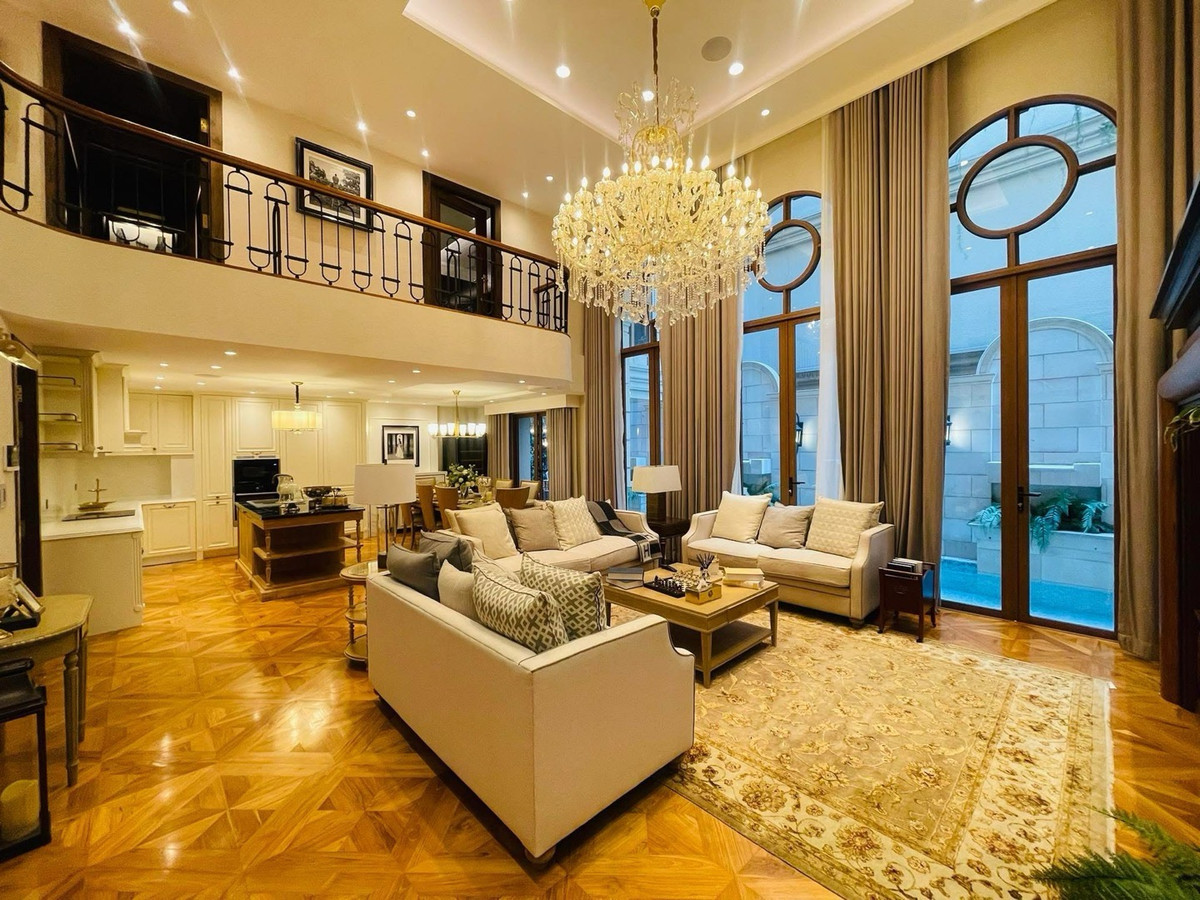 For RentHouseSukhumvit, Asoke, Thonglor : ✨For Sale and Rent luxury house Pool Villa 4+3 living rooms, 6 bathrooms. 864sq.m.Classic European style Sukhumvit 63 (Ekkamai 28)✨