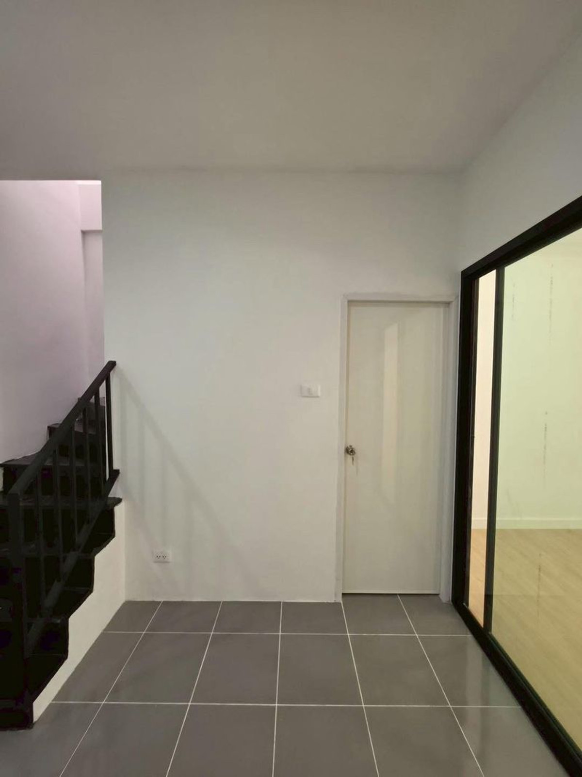 ขายทาวน์โฮมนวมินทร์ รามอินทรา : ขายทาวน์โฮม 2 ชั้น หมู่บ้านตะวันนา จตุโชติ 12 (Tawanna Chatuchot 12) ขนาด 17 ตารางวา 2 ห้องนอน ถนนจตุโชติ แขวงออเงิน เขตสายไหม กรุงเทพมหานคร