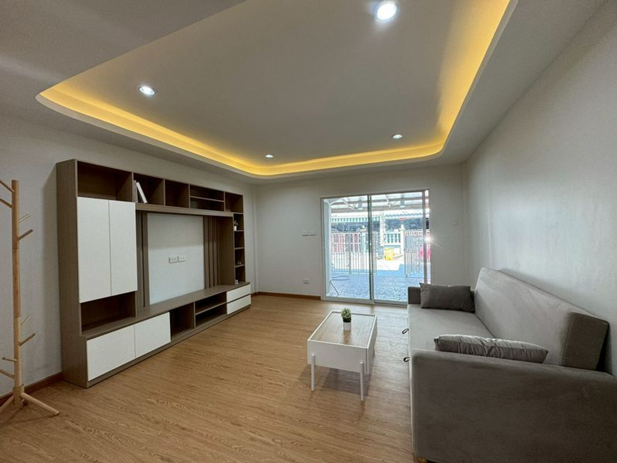 ขายทาวน์โฮมโชคชัย4 ลาดพร้าว71 : ทาวน์เฮ้าส์รีโนเวทใหม่ ม.เลิศอุบล นาคนิวาส 48 (ลาดพร้าว) ขนาด 16 ตารางวา 2 ห้องนอน ถนนนาคนิวาส แขวงลาดพร้าว เขตลาดพร้าว กรุงเทพมหานคร