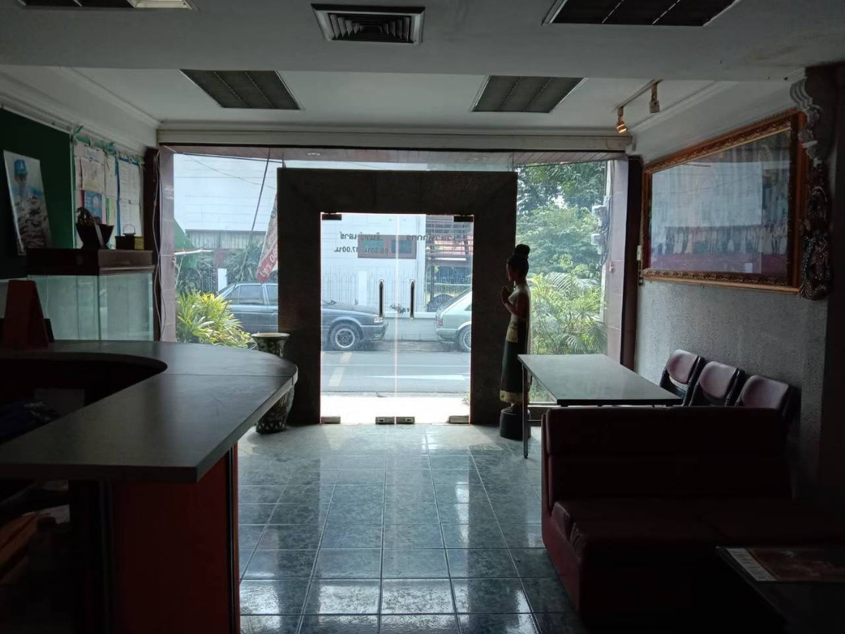 For SaleHome OfficeLadprao, Central Ladprao : 96382 - Home office for sale and rent, Nakniwat 2, 6 work rooms, 3 bathrooms, office furniture with 240 sq m, width 4.6*16 meters.