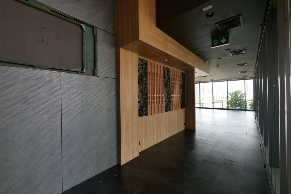 For RentRetail SpaceSukhumvit, Asoke, Thonglor : Duplex Retail Space for Rent in Asoke. Near BTS, Emsphere, and office buildings. suitable for restaurants, bar, & lifestyle