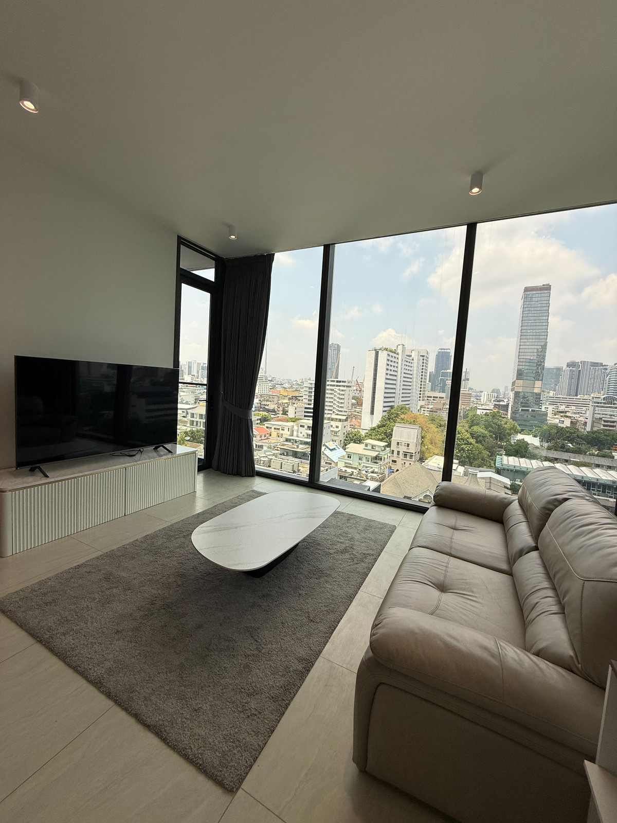 ให้เช่าคอนโดสาทร นราธิวาส : 🔥 ปล่อยเช่าด่วน 🔥 ห้องสวย  ห้องมุม    Call : 0619824959 Line ID :  elegant.289