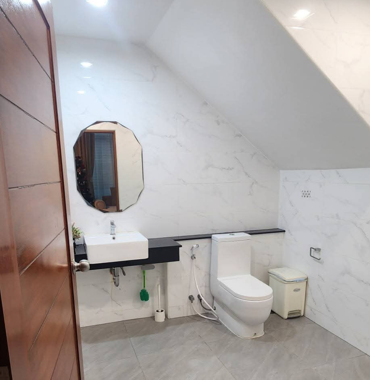 ให้เช่าโฮมออฟฟิศโชคชัย4 ลาดพร้าว71 : โฮมออฟฟิต 4 ชั้น ทำเลดี พร้อมเฟอร์นิเจอร์ ตกแต่งสวยงาม ให้เช่า ย่านลาดพร้าว-โชคชัย4 ใกล้โรงพยาบาลเปาโล โชคชัย 4 เพียง 300 เมตร