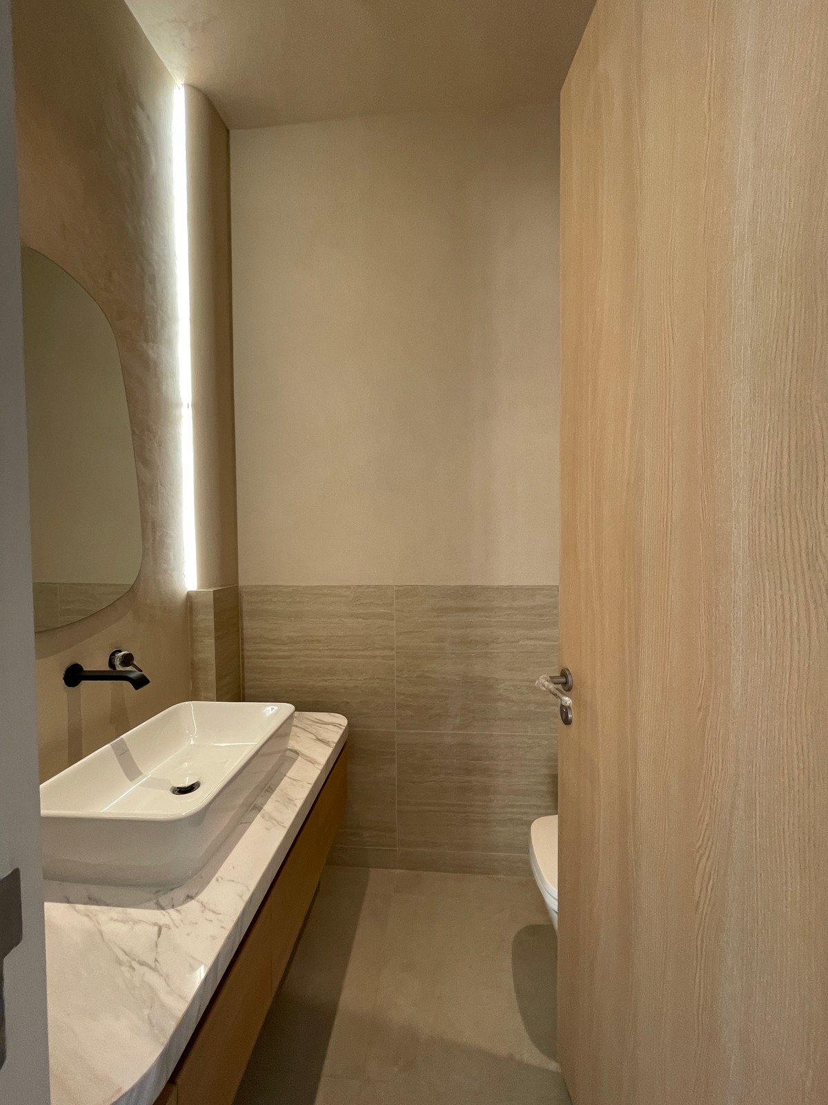 ขายบ้านเลียบทางด่วนรามอินทรา : 🔥 EXCLUSIVE PROMOTION 🔥โอกาสสุดท้ายในการครอบครองในราคาพิเศษที่สุด [ขาย] 💎 Ultra Luxury Show Unit | ELIVA Ekkamai - Eastville 💎 บ้านเดี่ยวหรู 3 ชั้น ดีไซน์ Mid-Century Modern — ความเป็นส่วนตัวสูงสุดเพียง 4 ยูนิตในโครงการ!