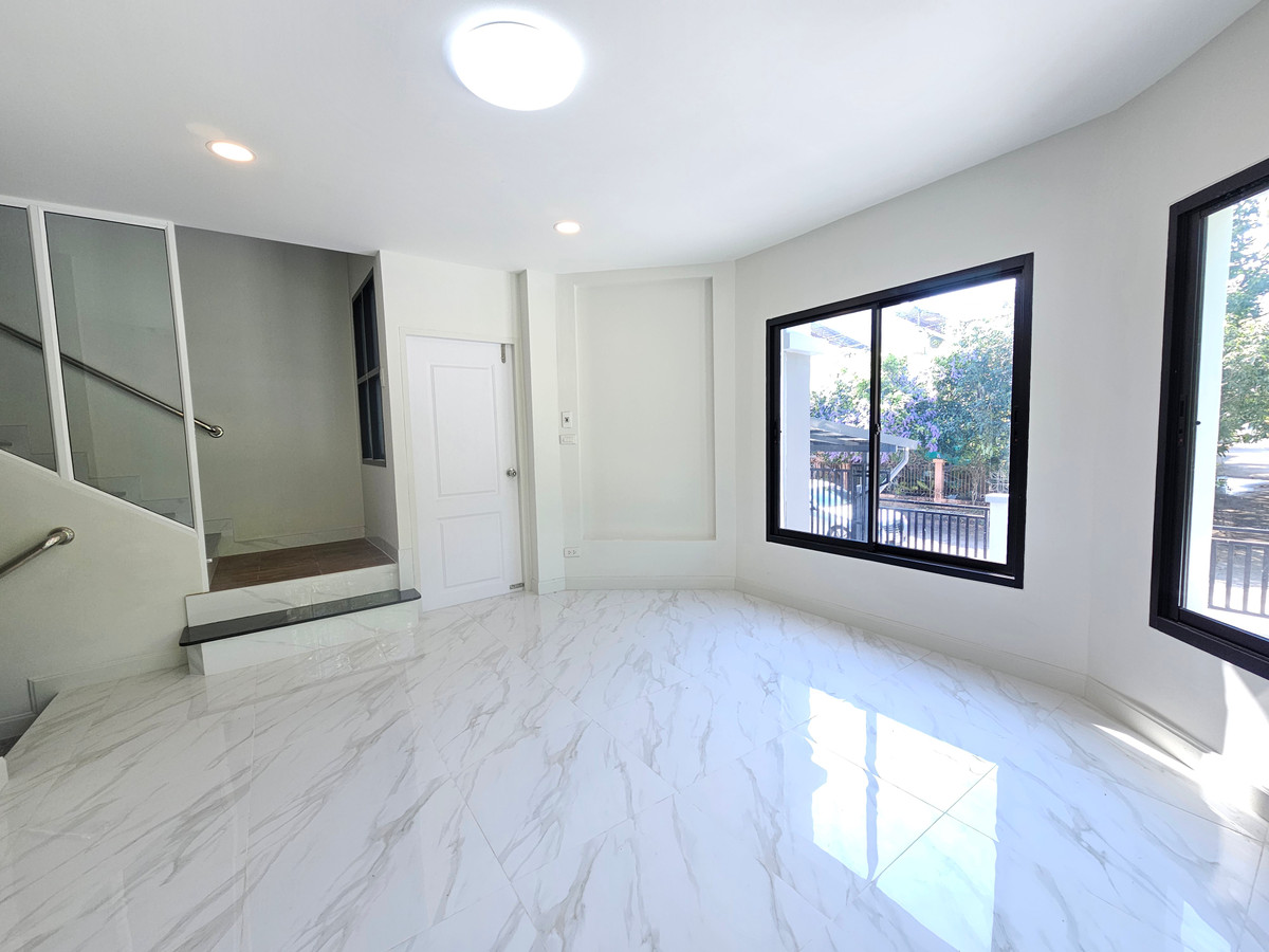 ขายบ้านพุทธมณฑล ศาลายา : ขาย!!! บ้านเดี่ยว 2 ชั้น พื้นที่ 62.3 ตร.วา @ หมู่บ้านสวนดอกไม้-ซ.บรมราชชนนี 105 เขตทวีวัฒนา, กรุงเทพฯ