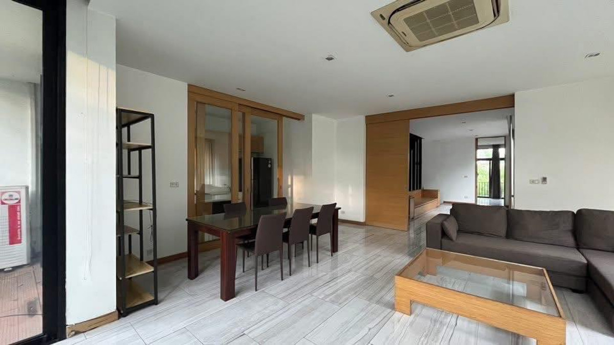 For RentHome OfficeRatchadapisek, Huaikwang, Suttisan : ᚱ For rent ✅ Company registration possible Townhome 🔥5 bedrooms 350 sq m.🔥 Huai Khwang | Meng Chai near KIS International School