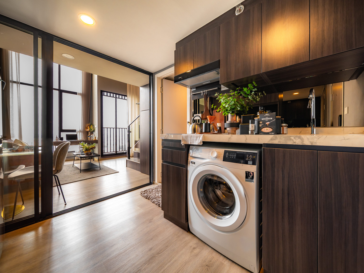 For SaleCondoNawamin, Ramindra : Condo allows pets! 2-story room, lots of space, perfectly proportioned, next to the MRT Pink Line - room with down payment, best price.