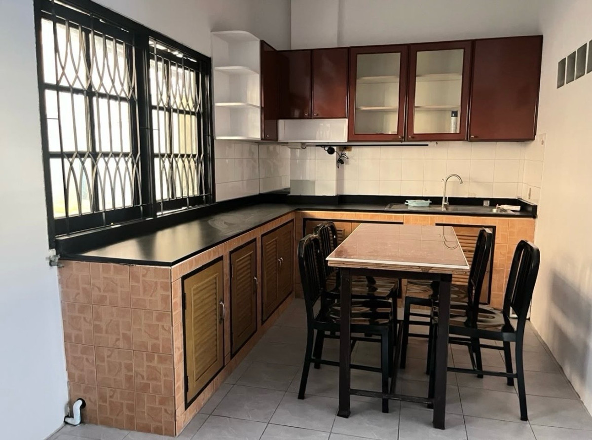For RentHome OfficeRatchadapisek, Huaikwang, Suttisan : For rent‼️4-story townhome, completely renovated | Suitable for living / making an office / registering a company 🚇Location: Suthisan Road (near MRT Suthisan, can walk)