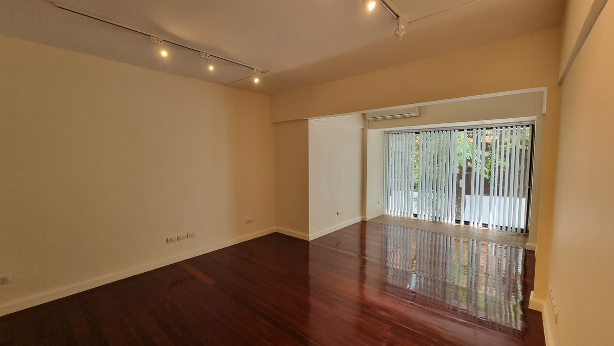 For SaleTownhomeSukhumvit, Asoke, Thonglor : Townhouse for sale, renovated, Thonglor, 4 bedrooms, 3 bathrooms, land size 30 sq m.