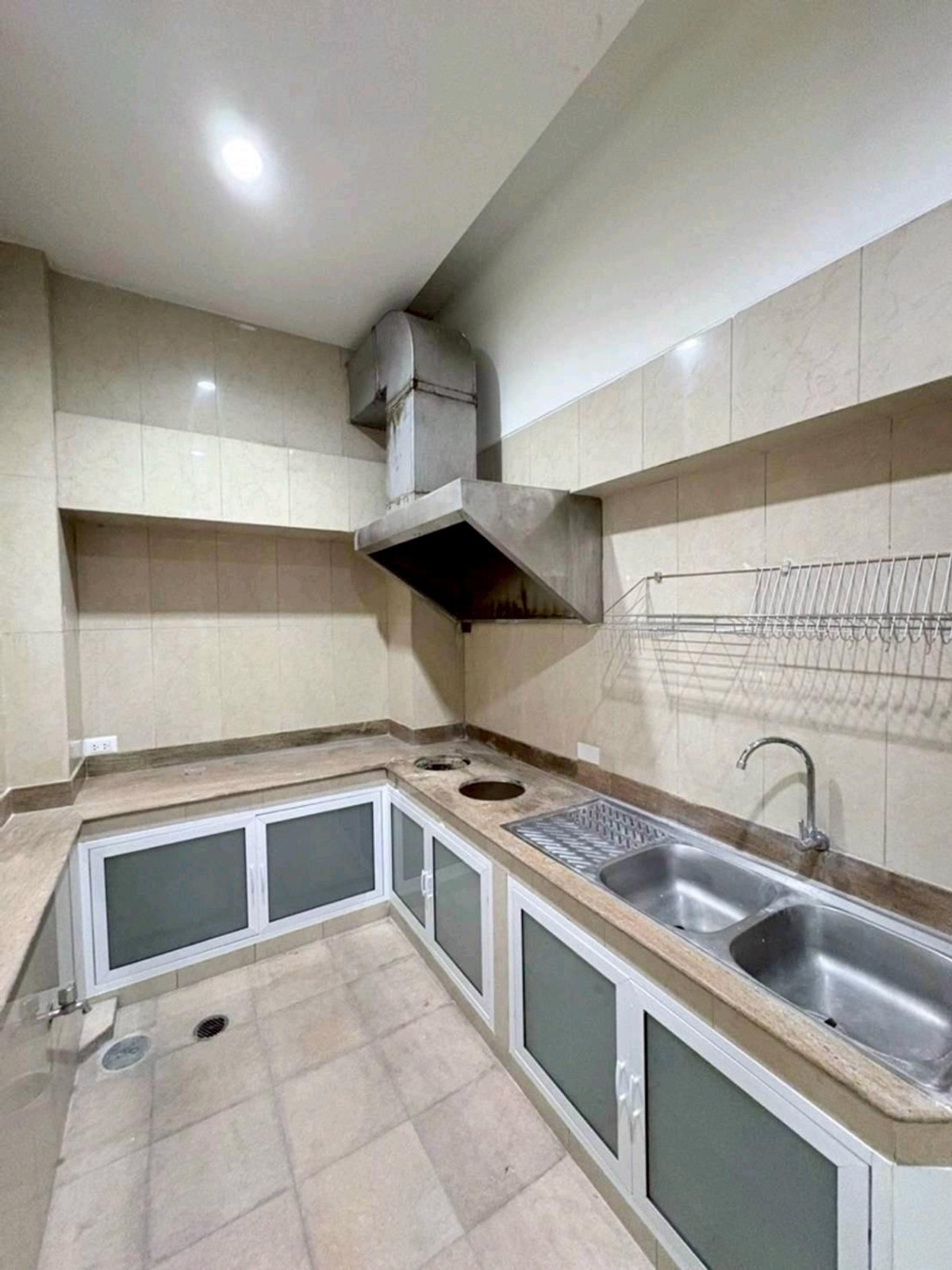 ให้เช่าโฮมออฟฟิศสยาม จุฬา สามย่าน : ให้เช่า/ขาย อาคารพาณิชย์บรรทัดทอง พระราม4 เยาวราช🎏🎋🎋出租/出售：位于耀华力路拉玛四路班塔通路的商业楼宇。