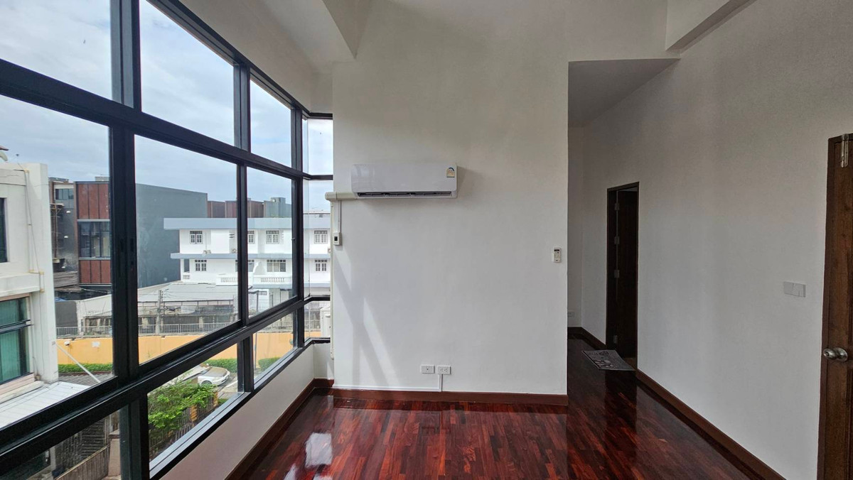 ขายทาวน์โฮมเลียบทางด่วนรามอินทรา : ทาวน์โฮม 3.5 ชั้น ทาวน์อินทาวน์ ใกล้โรงเรียนบดินทร์เดชา - โรงเรียนนานาชาติ เชื่อมต่อเส้นเลียบทางด่วนได้ทันที พร้อมเดินทางไปเอกมัย-ทองหล่อ 🚘