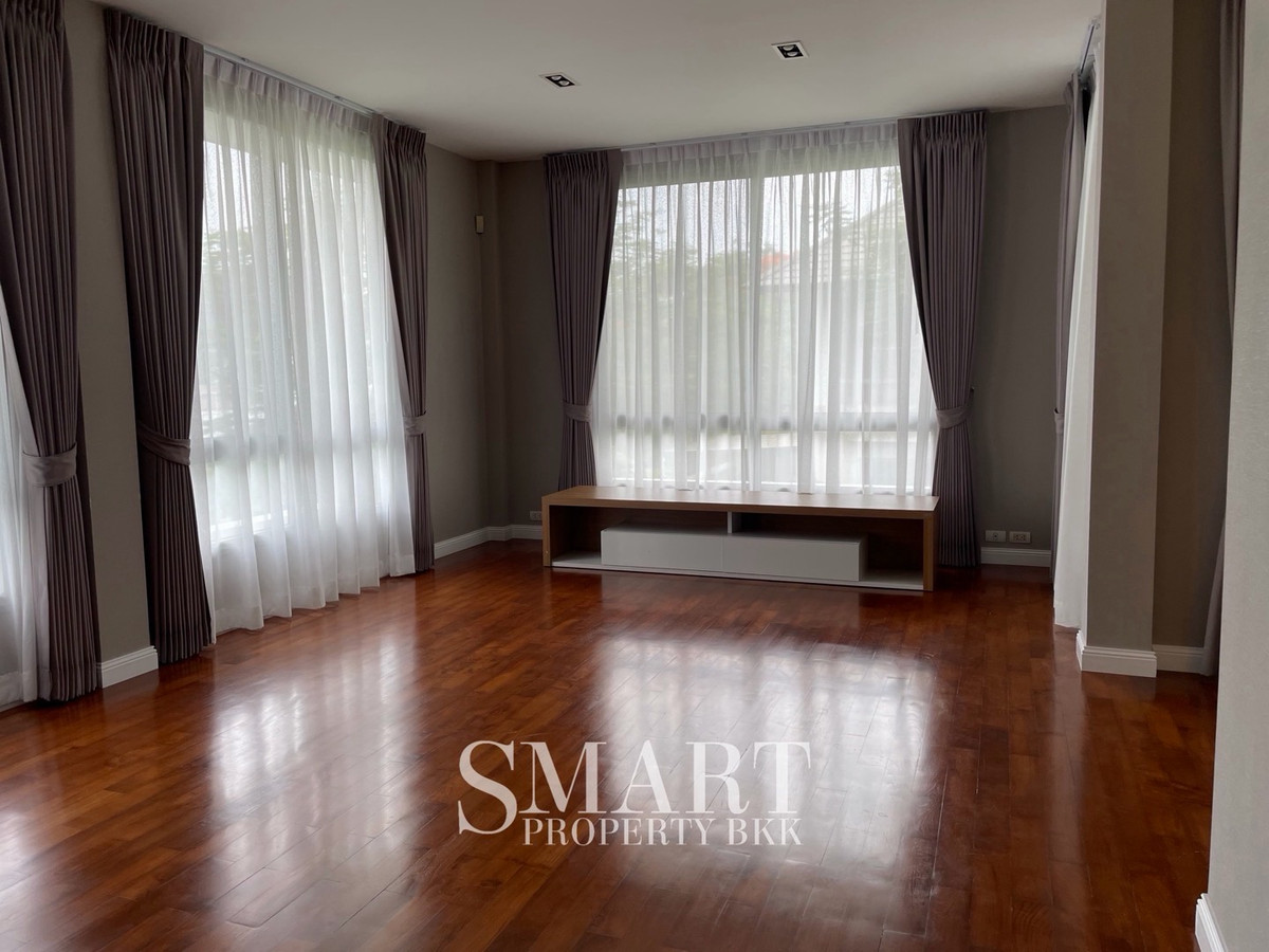 For RentHouseVipawadee, Don Mueang, Lak Si : 📍 Hyde Park Donmueang : Type C1 | Private Luxury Family Home. Only 5 min. to Harrow IS.