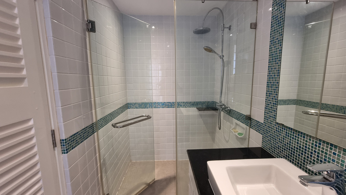 For SaleTownhomeSukhumvit, Asoke, Thonglor : Townhouse for sale, renovated, Thonglor, 4 bedrooms, 3 bathrooms, land size 30 sq m.