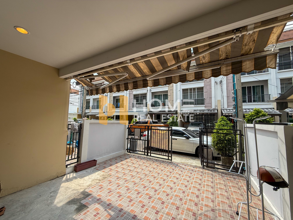 For SaleTownhomePattanakan, Srinakarin : Baan Klang Muang S Saint Srinakarin / 4 Bedrooms (FOR SALE) GNG046