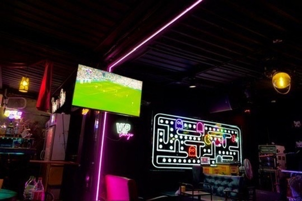 For LeaseholdRetail SpaceKaset Nawamin,Ladplakao : Urgent sale, chill-out restaurant - live music, Nawamin, Khlong Kum, Ramintra area, there are many villages. Near the golf course