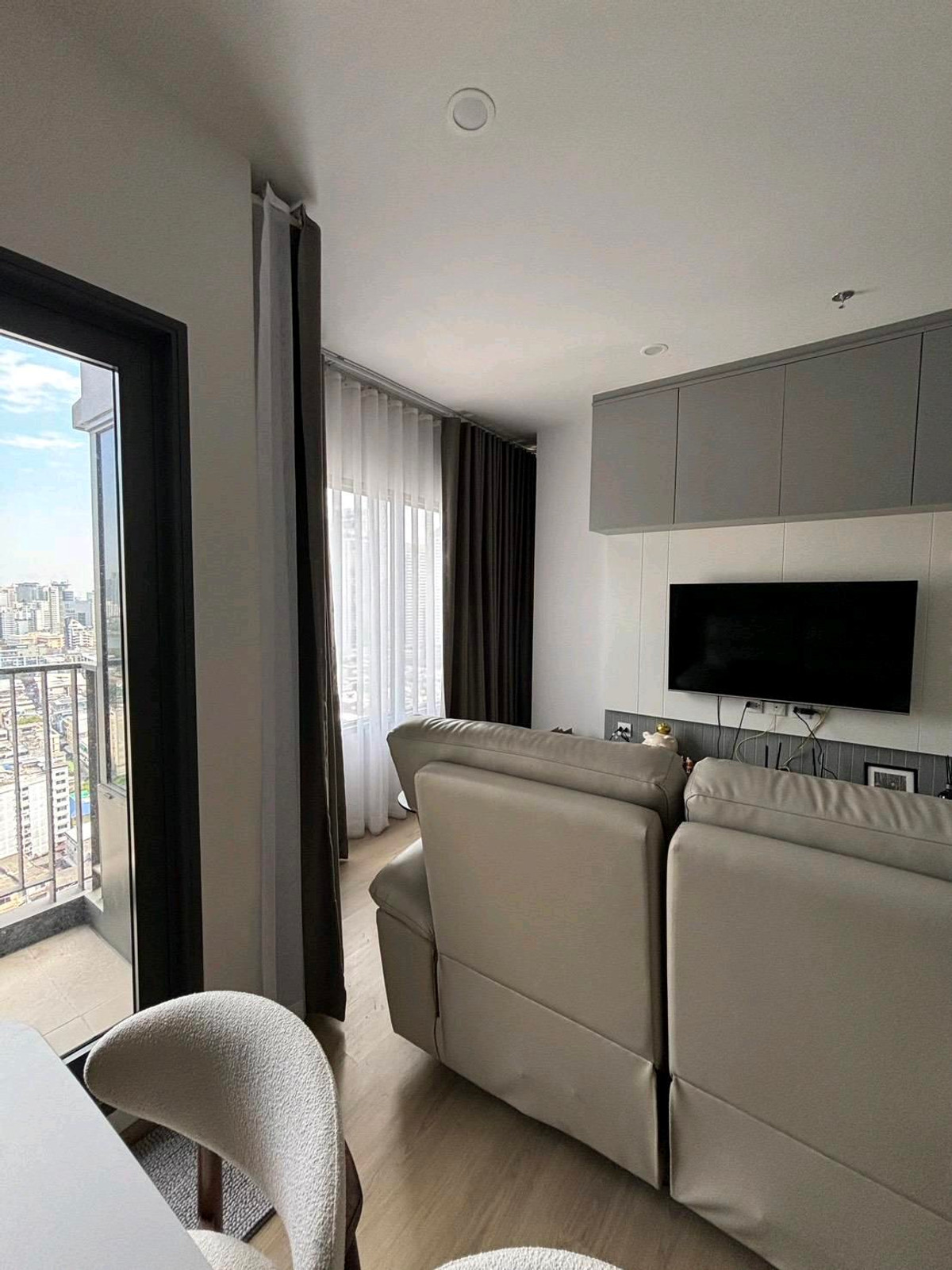 ขายคอนโดคลองเตย กล้วยน้ำไท : 2 ห้องนอน คอนโดหรู ไลฟ์ อโศก พระราม4  Call: 083-966-3665