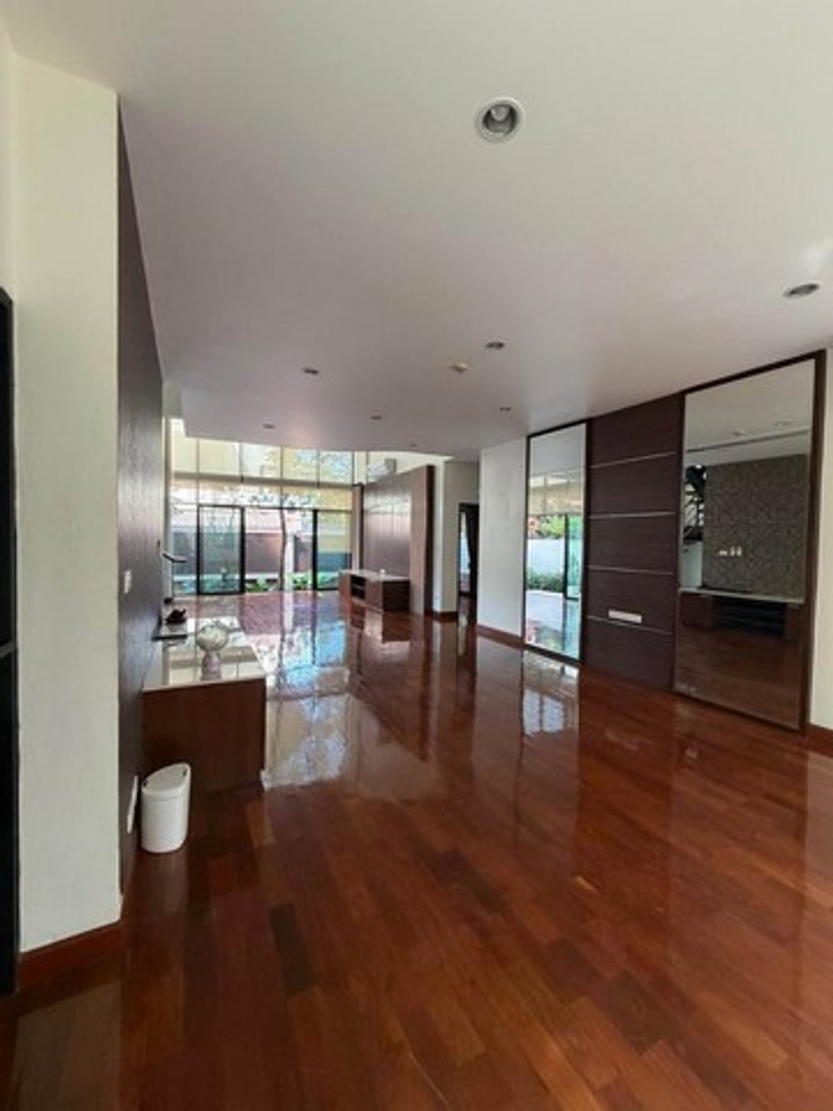 For RentHouseSukhumvit, Asoke, Thonglor : HR3355 House for rent, Private Compound, in the heart of Sukhumvit (Phrom Phong) | 4 private units on an area of ​​over 229 sq m., ready to move in.