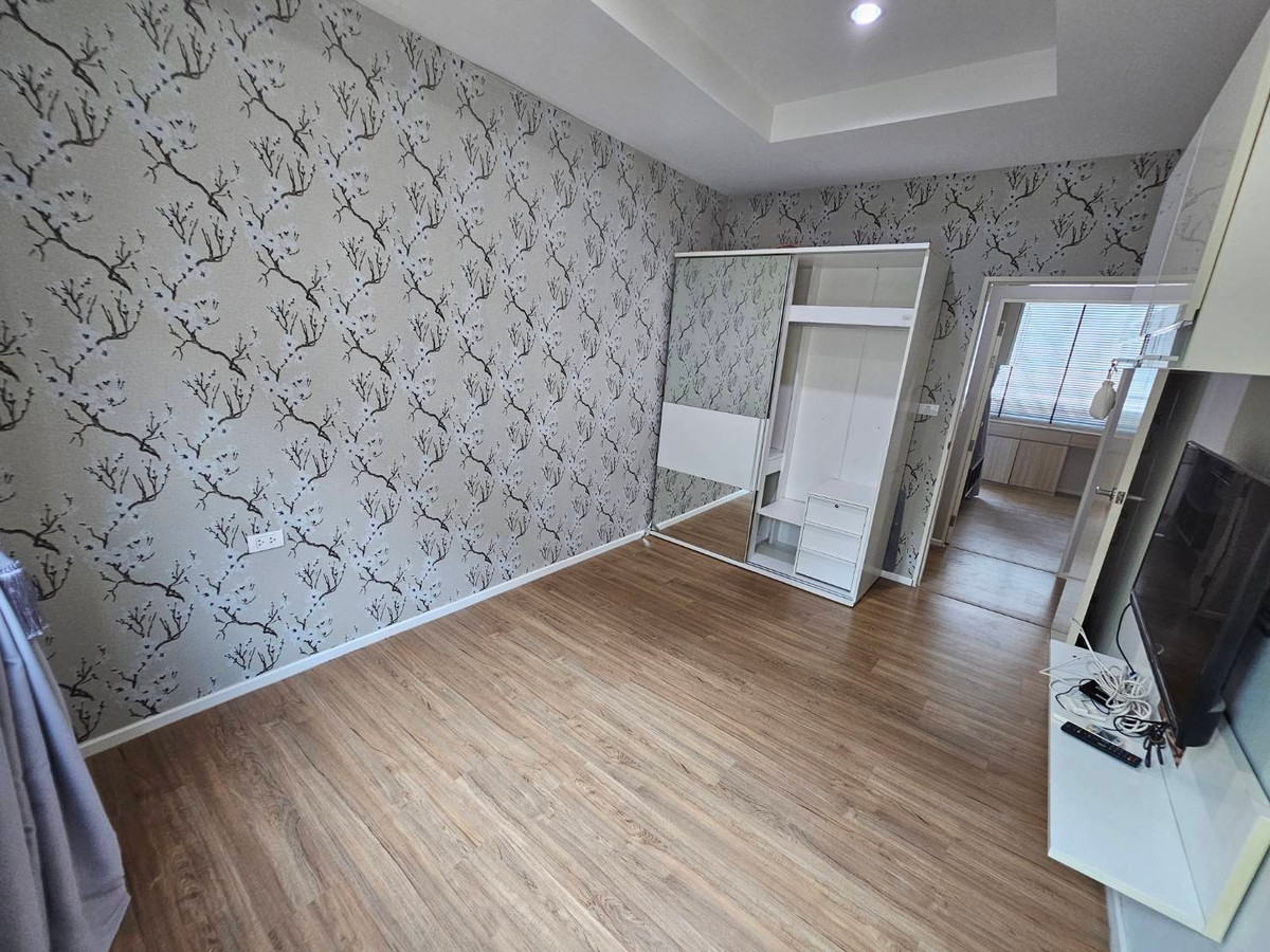 ให้เช่าทาวน์โฮมนวมินทร์ รามอินทรา : ให้เช่า ทาวน์โฮม 3 ชั้น โครงการบ้านกลางเมือง วัชรพล หลังมุม