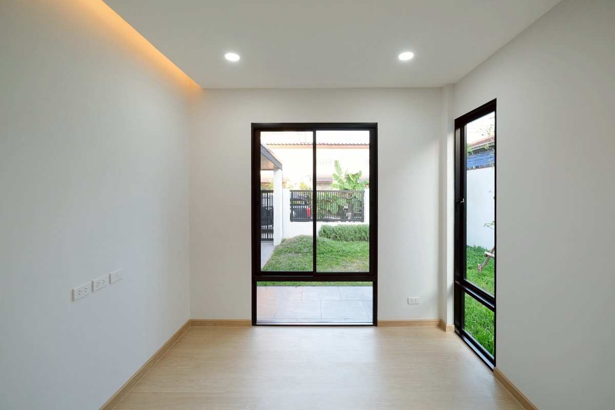 ขายบ้านลาดพร้าว101 แฮปปี้แลนด์ : บ้านเดี่ยวชั้นเดียว หลังริม 
หน้าบ้านไม่ชนกับใครค่ะ 