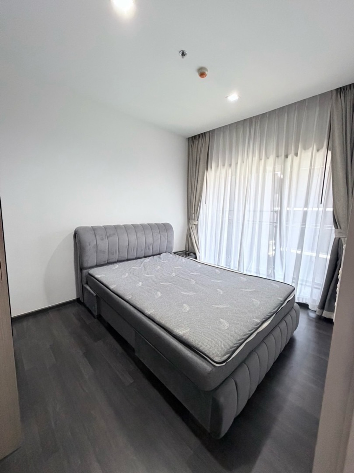 For RentCondoRama9, Petchburi, RCA : CONDO FOR RENT Near MRT Rama9
The line asoke-ratchada Condo
150 m. - OP001C -