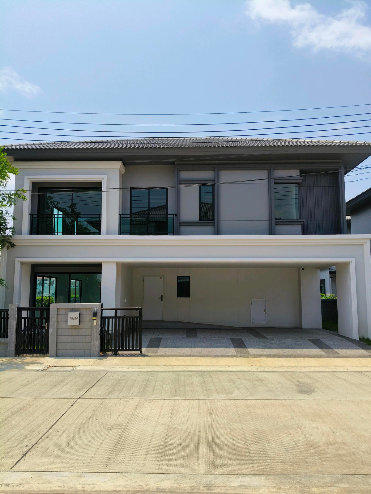 ขายบ้านบางนา แบริ่ง ลาซาล : ขายบ้านเดี่ยวหลังใหญ่ ศรีวารี