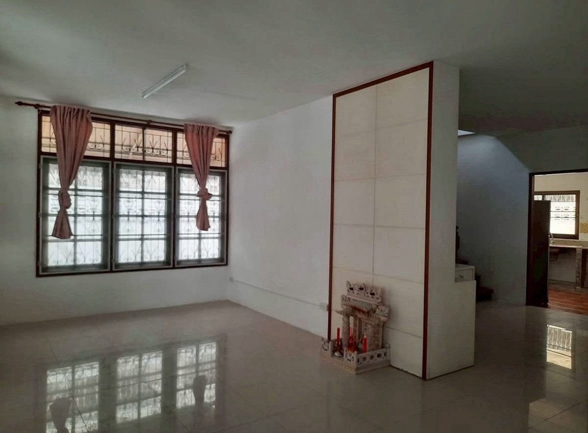 For RentHome OfficeRatchadapisek, Huaikwang, Suttisan : 🏙️2-story detached house for rent, Ban Huai Khwang, suitable for living or home office ⚡️🔥