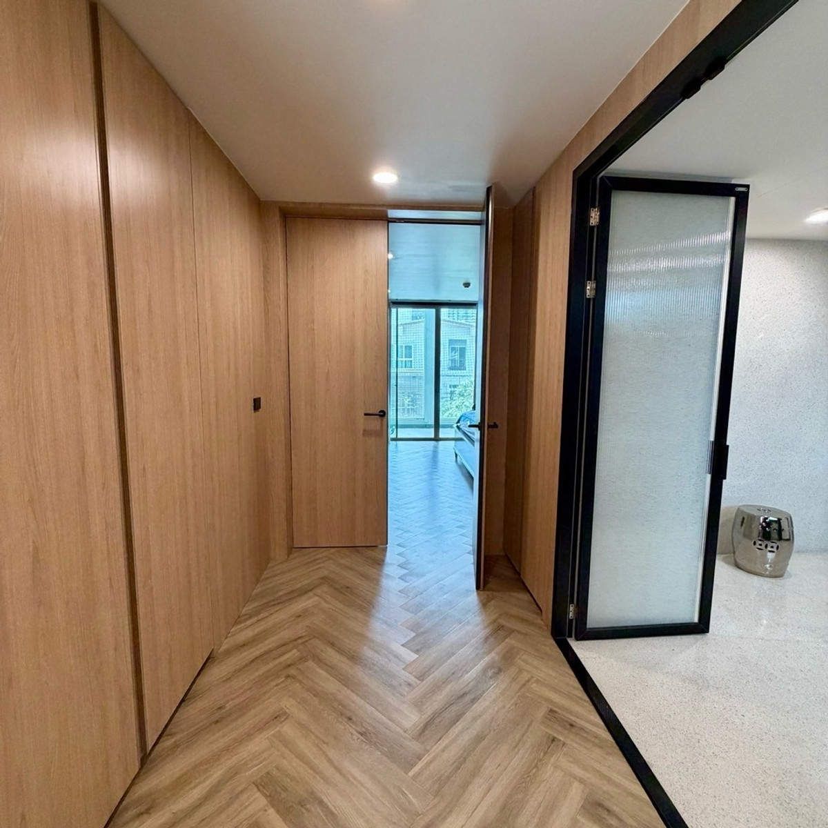 For SaleHome OfficeSapankwai,Jatujak : For sale 🏢 Luxurious 5-story home office with elevator + private swimming pool.
Saphan Khwai - Ari location | Modern Luxury design