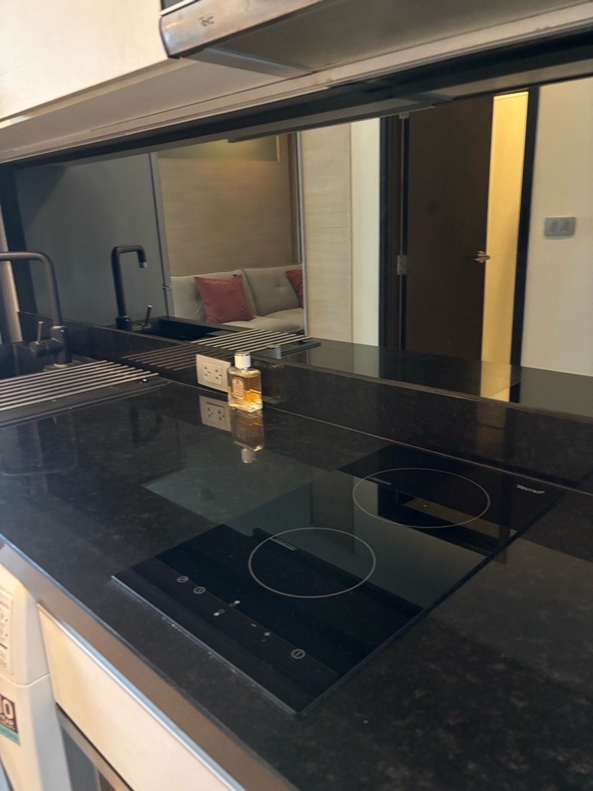 For RentCondoOnnut, Udomsuk : New Luxury Scented Room at Skywalk Residences – Only 22,000 THB/Month! ✨🏙️
รีบเลย ห้องใหม่หอมกลิ่นหรูมาก ที่ Skywalk Residences ใกล้ BTS พระโขนง เดินเพียงไม่กี่นาที 🚆
