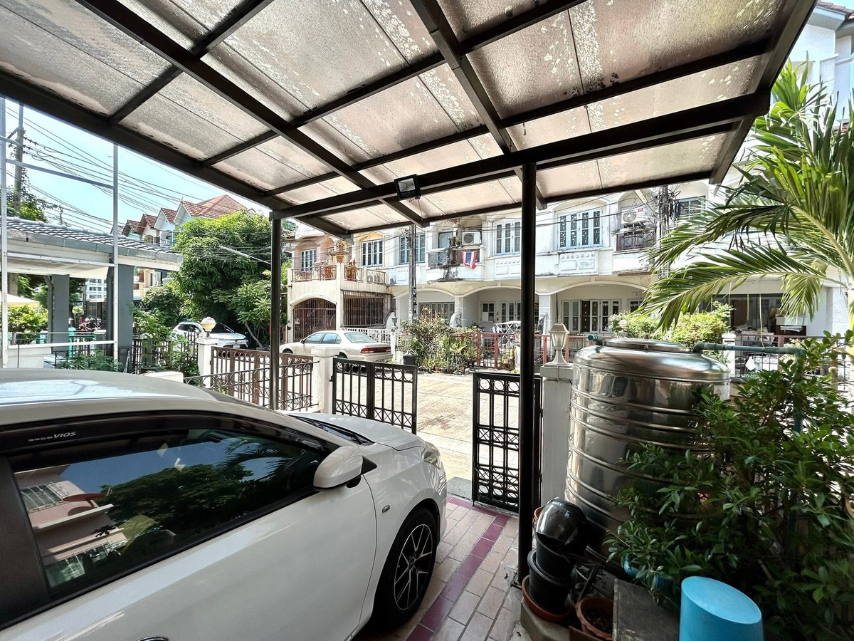 For SaleTownhomeRama5, Ratchapruek, Bangkruai : 3-story townhome for sale | Baan Narinthorn Bang Kruai-Rama 5 near Lotus Nakhon In