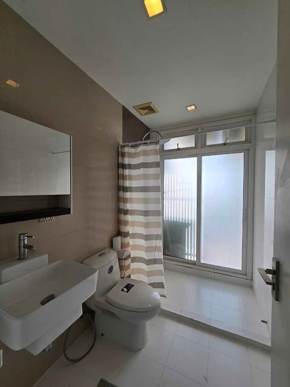 ให้เช่าคอนโดอ่อนนุช อุดมสุข :  Bloom 71 1 bed bts prakanong