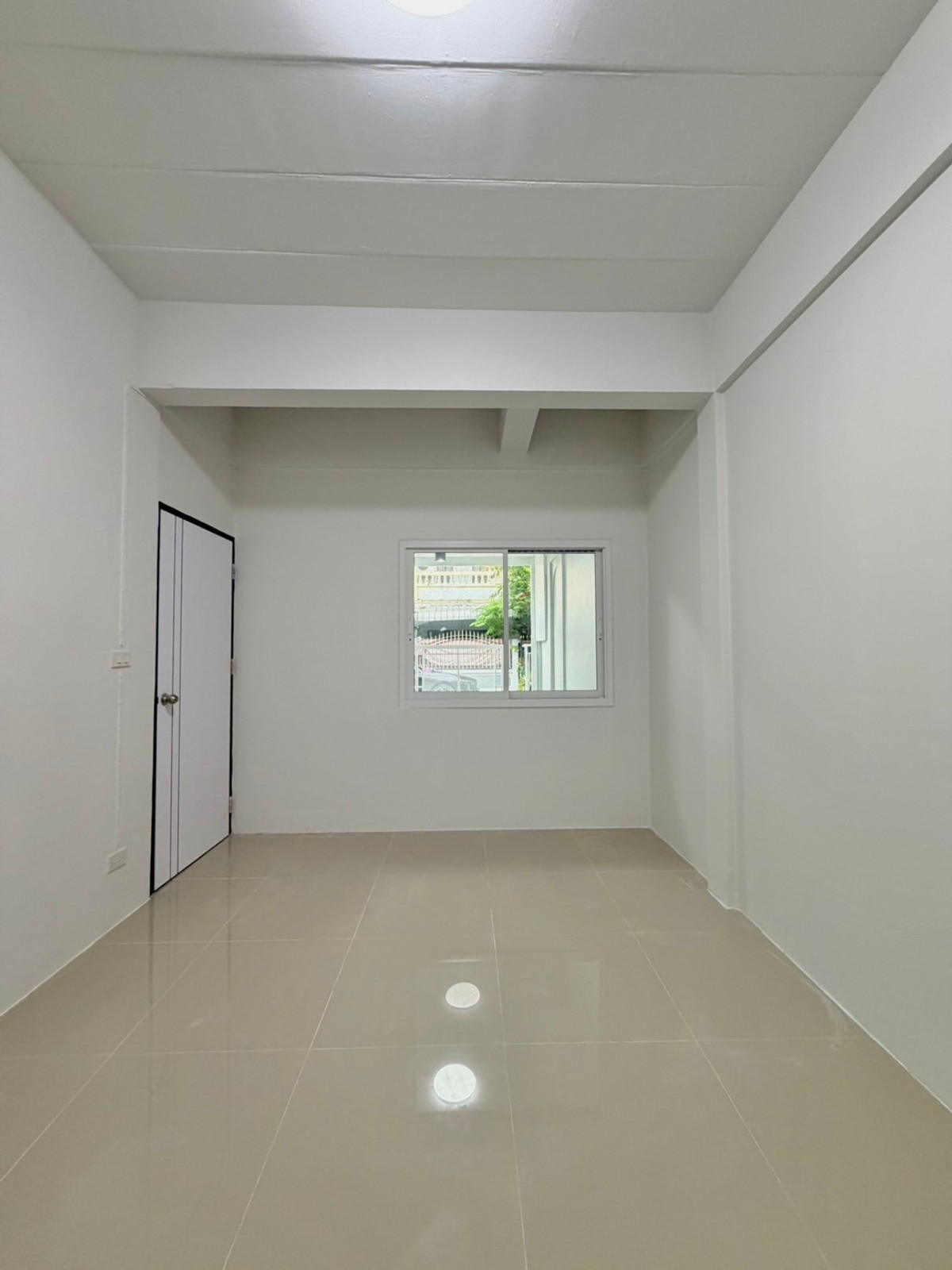 For SaleTownhomeRattanathibet, Sanambinna : Townhouse for sale in Kittiyarak, Sanambinnam, 18 sq m, newly decorated, has a balcony, no flooding, free transfer.