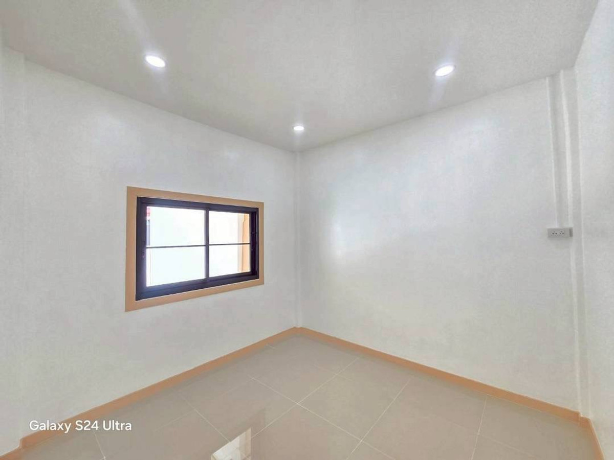 For SaleTownhomeNonthaburi, Bang Yai, Bangbuathong : One-story townhouse for sale, Bua Thong Keha, Sai Noi, 19 sq m, at the beginning of the bus line, newly decorated, free furniture, free transfer.
