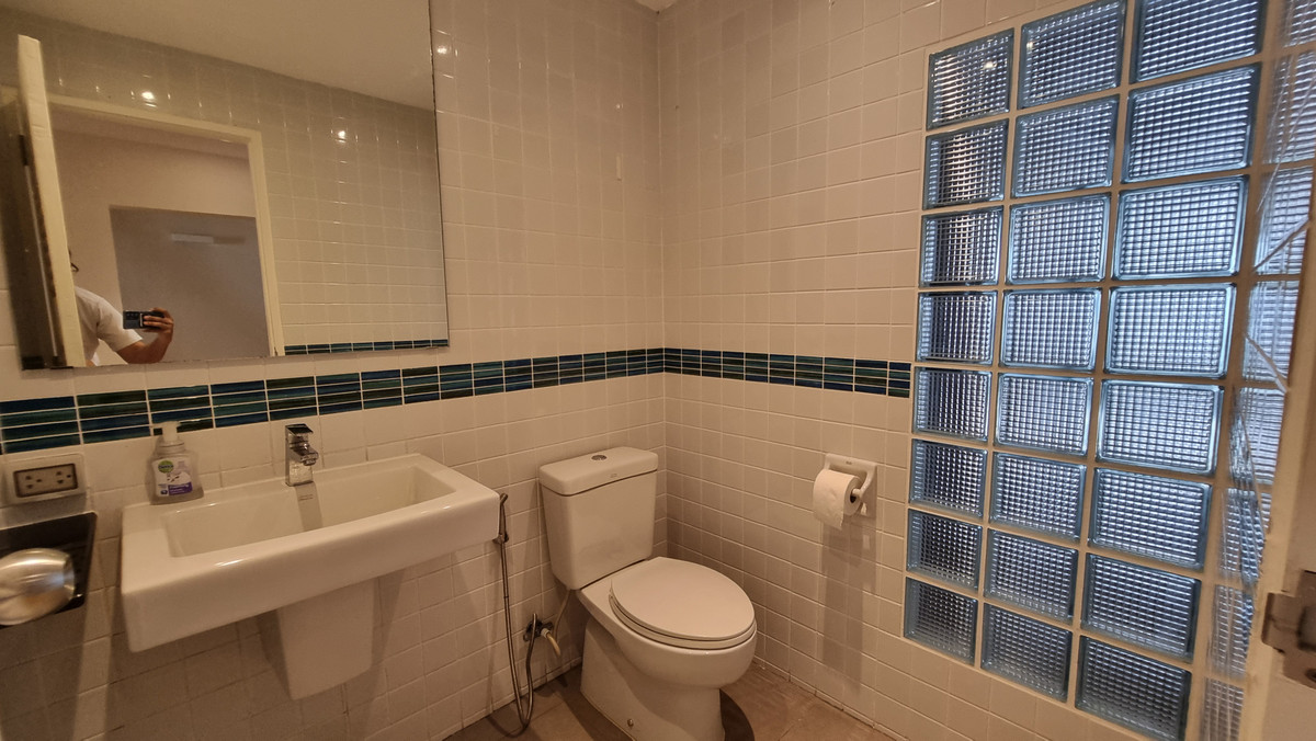 For SaleTownhomeSukhumvit, Asoke, Thonglor : Townhouse for sale, renovated, Thonglor, 4 bedrooms, 3 bathrooms, land size 30 sq m.