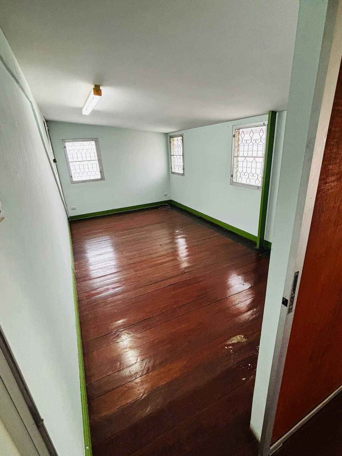 ให้เช่าบ้านโชคชัย4 ลาดพร้าว71 : ให้เช่าบ้านใกล้รถไฟฟ้า สถานีโชคชัย4 ใกล้โรงบาลเปาโล ถนนโชคชัย4 บ้านเดี่ยว2ชั้น หลังมุม 4นอน 2น้ำ 3ที่จอดรถ ตกแต่งครบพร้อมอยู่