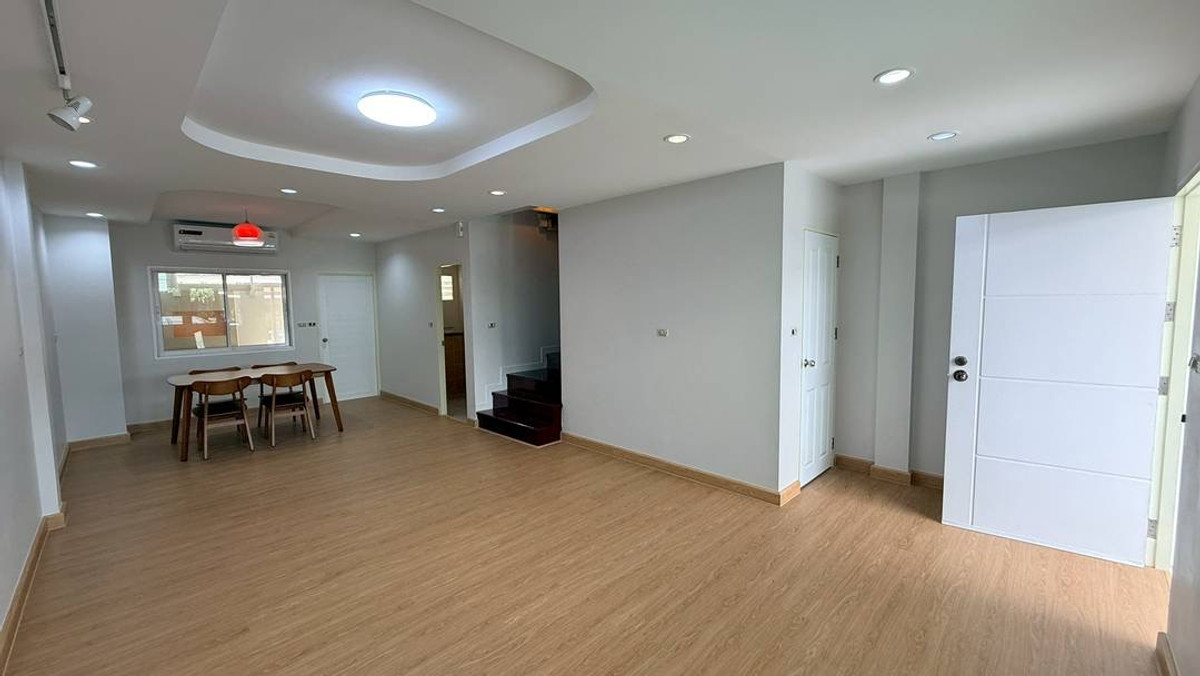 ขายทาวน์โฮมลาดกระบัง สุวรรณภูมิ : ขายด่วน ทฮ 2 ชั้น 3 ห้องนอน รีโนเวทใหม่ทั้งหมด หมู่บ้าน ดิเอ็กคลูซีฟ เฉลิมพระเกียรติ ร.9 ซอย72 ใกล้วงแหวนกาญจนาภิเษก, สนามบินสุวรรณภูมิ (Gant-285)