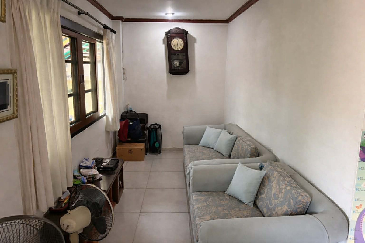 For SaleHouseSukhumvit, Asoke, Thonglor : ᚱ Single house for sale ✅4 bedrooms 🔥5 minutes to Ekkamai 🔥 Phakamas Village, Sukhumvit 71 (Pridi 14), 1 maid's room, 2 car parking spaces, 67 sq m., near BTS Phra Khanong.