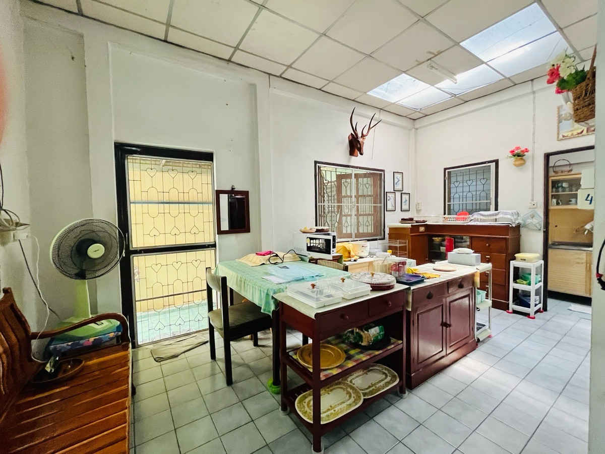 For SaleHouseRamkhamhaeng, Hua Mak : Single house for sale Soi Ramkhamhaeng 68 Near Lam Sali intersection, Ban Ma, Amway, Kittinivet BTS station.