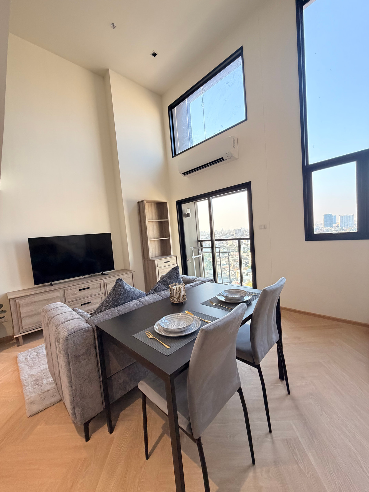 For RentCondoWongwianyai, Charoennakor : Loft Duplex room, fully furnished, ready to move in, free WiFi throughout the contract.