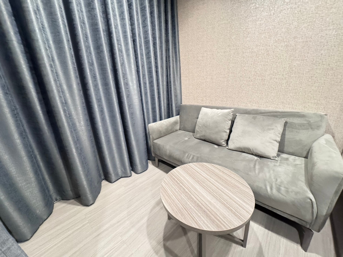For RentCondoThaphra, Talat Phlu, Wutthakat : Life Sathorn Sierra condo near BTS Talat Phlu and MRT Tha Phra, very beautiful room, available and ready for rent.