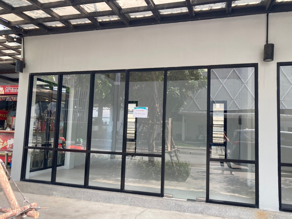 For RentRetail SpaceSamut Prakan,Samrong : Shop for rent, good location, next to the main road, Bangna-Trad, located in the ATT U PARK BANGNA project, km. 12.