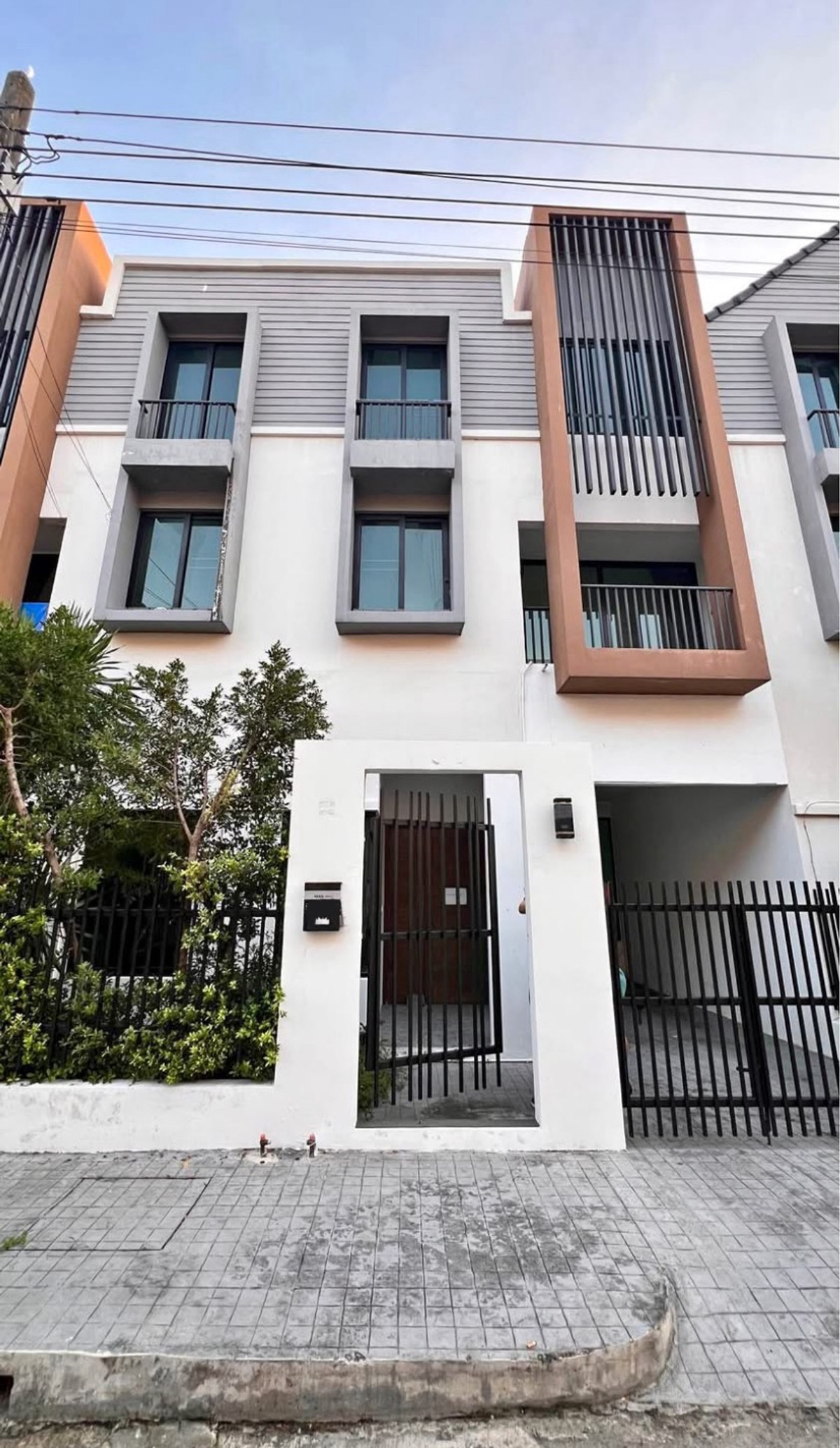 For RentTownhomeChaengwatana, Muangthong : Townhome/home office for rent Premium Golf Village, Muang Thong Thani, near IMPACT and Central Chaengwattana.