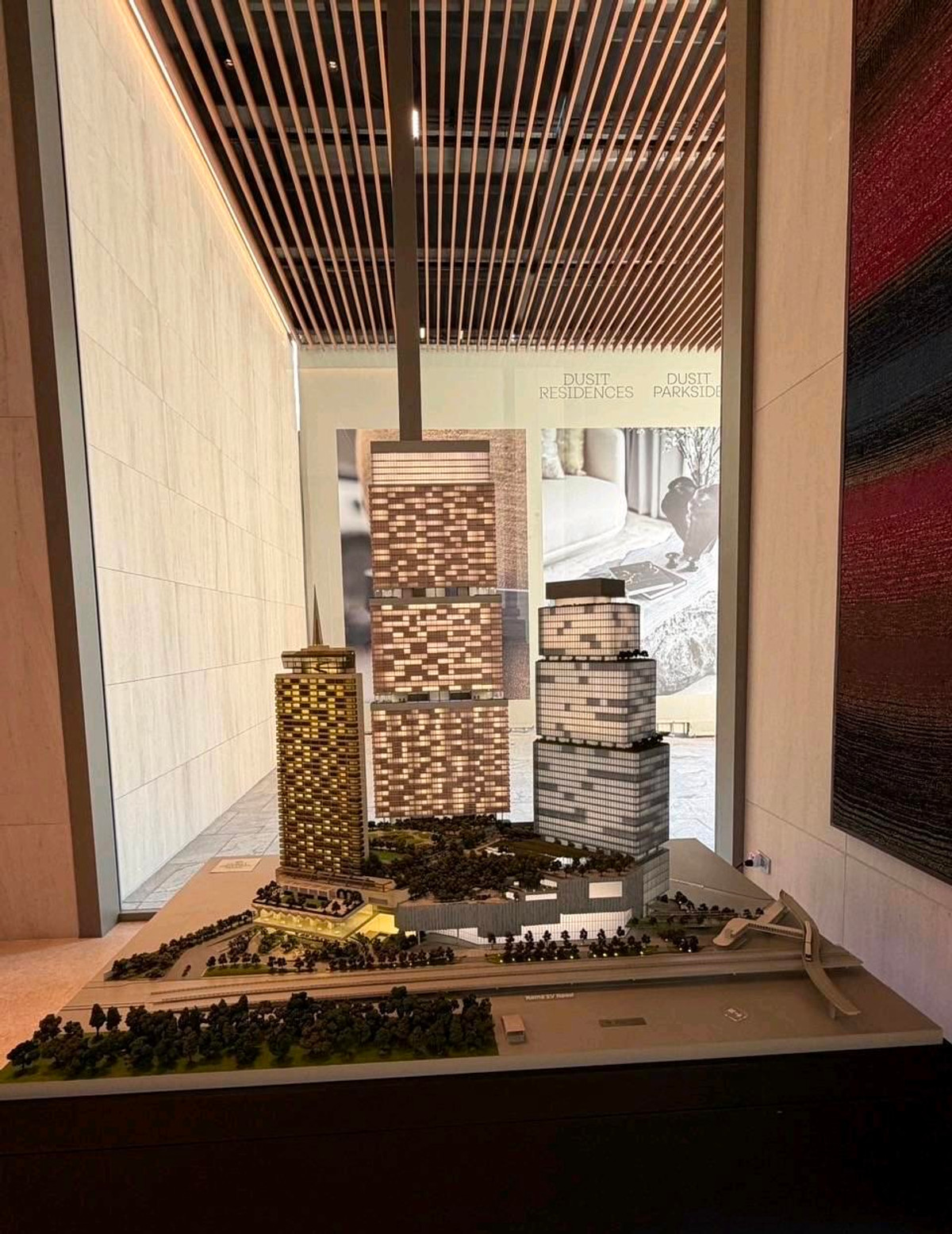 ขายคอนโดสีลม ศาลาแดง บางรัก : ขายคอนโดหรู Dusit Residences ใจกลางสีลม ทำเลศักยภาพสูง ใกล้ MRT สีลม เพียงไม่กี่ก้าว เชื่อมต่อย่านธุรกิจ CBD ได้อย่างสะดวก 