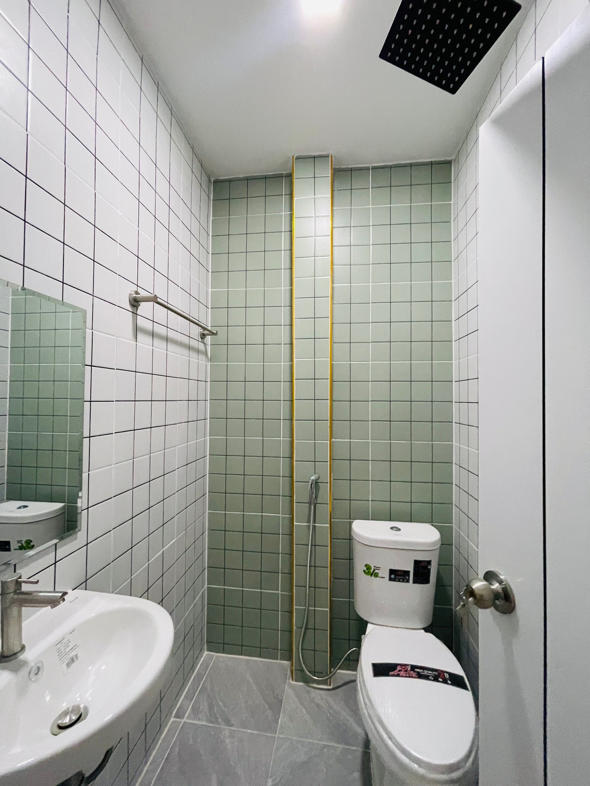 ขายทาวน์โฮมนนทบุรี บางใหญ่ บางบัวทอง : ขายทาวน์เฮ้าส์ร่มเงาไม้ วัดลาดปลาดุก หลังมุมติดถนนเมน 16 ตร.ว. ค้าขายได้ ฟรีโอน