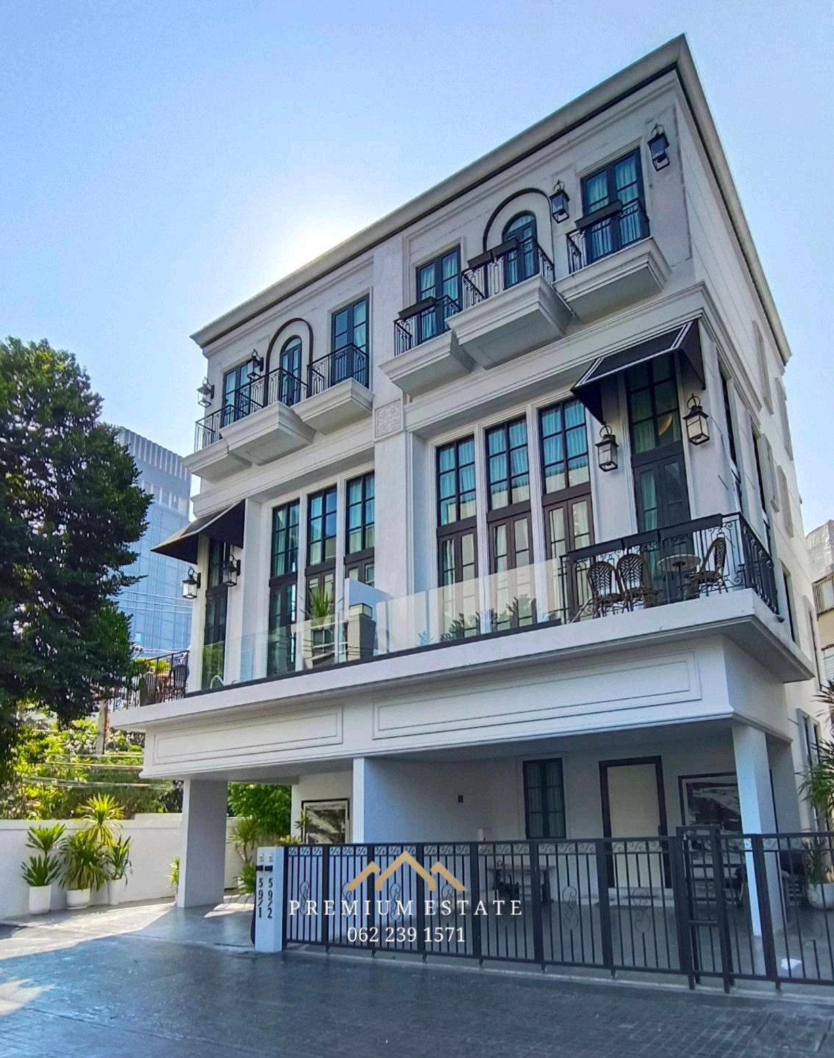 ขายบ้านสุขุมวิท อโศก ทองหล่อ : Luxury Home บ้านหรูสุขุมวิท ตกแต่งครบ พร้อมเข้าอยู่ | สุขุมวิท 67 | 300 ตรม | BTS เอกมัยเพียง 500 เมตร