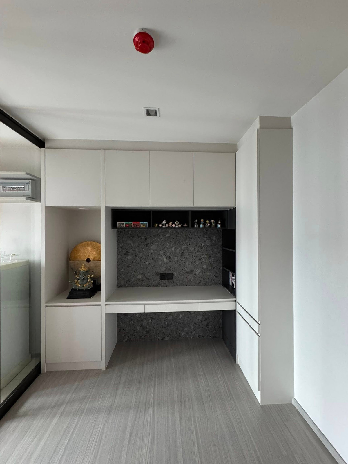 For RentCondoThaphra, Talat Phlu, Wutthakat : ⭐️ Life Sathorn Sierra ⭐️ 1 Bed 1 Bath, built-in furniture in the whole room, ready to move.