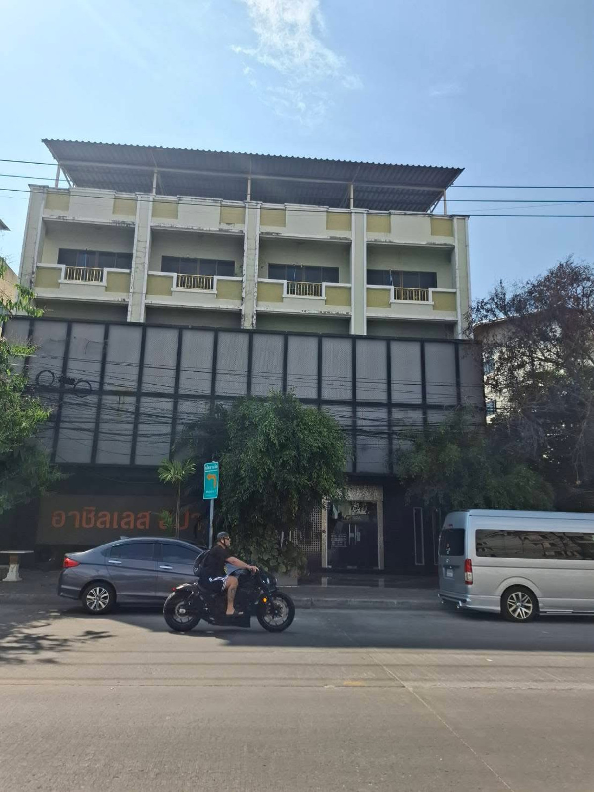 For RentShop HousePattaya, Bangsaen, Chonburi : Commercial Building for Lease – Prime Location in Pattaya