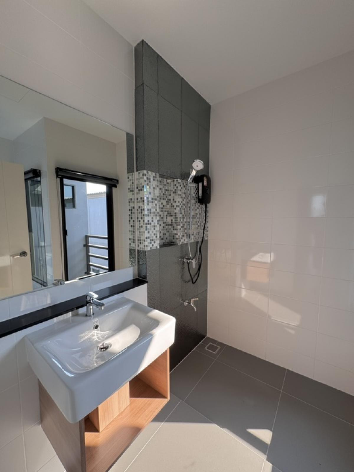 ให้เช่าทาวน์โฮมมีนบุรี-ร่มเกล้า : RH033826 ให้เช่า ทาวน์โฮมใหม่ 3ชั้น 3 ห้องนอน at บ้านกลางเมือง พระราม9-กรุงเทพกรีฑา ตกแต่งครบ พร้อมเข้าอยู่