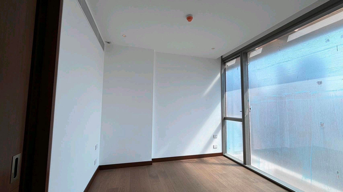 ขายคอนโดสีลม ศาลาแดง บางรัก : ขายคอนโดหรู Dusit Residences ใจกลางสีลม ทำเลศักยภาพสูง ใกล้ MRT สีลม เพียงไม่กี่ก้าว เชื่อมต่อย่านธุรกิจ CBD ได้อย่างสะดวก 